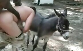Mulata novinha levando rola no cu e na xoxota lisinha - donkey, videos with beastiality